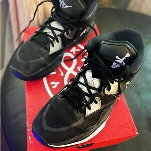 Men’s Nike Air Kyrie Infinity Size 12